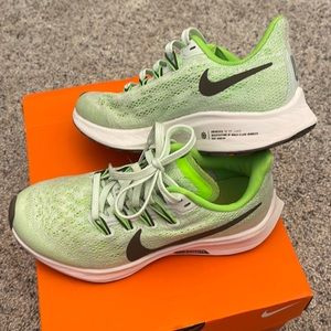 NIKE ZOOM Kids Size 1   EUC!!!